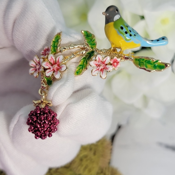 Cute Bird Brooch Bird with berries Pin Bird Brooch Gold Flowers Bird with ber… - Picture 11 of 15
